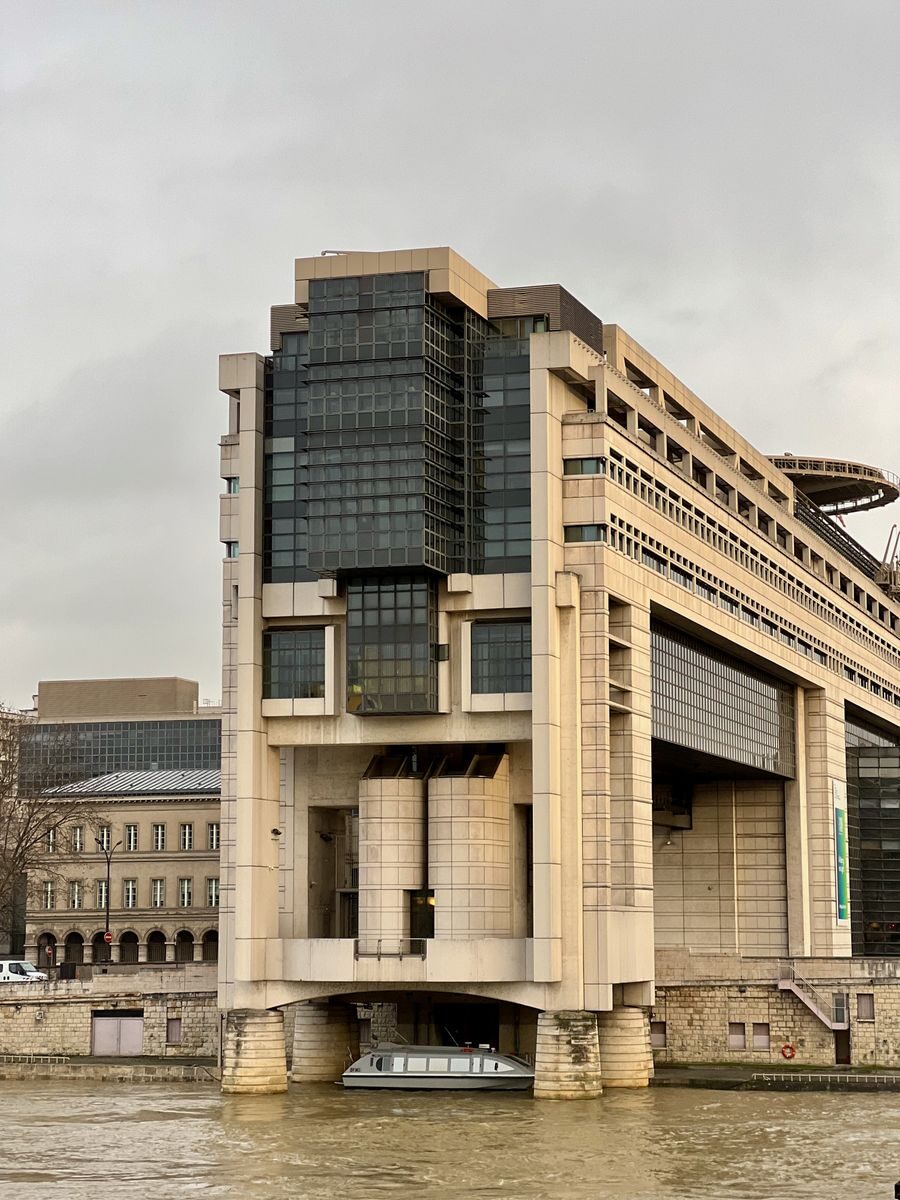 Façade du ministère de l'Économie à Bercy, symbole du taux d'emprunt de la France sur les marchés