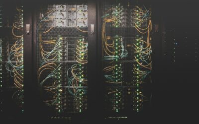 Salle de serveurs d'un centre de données, infrastructure au cœur de l'IPO Anthropic