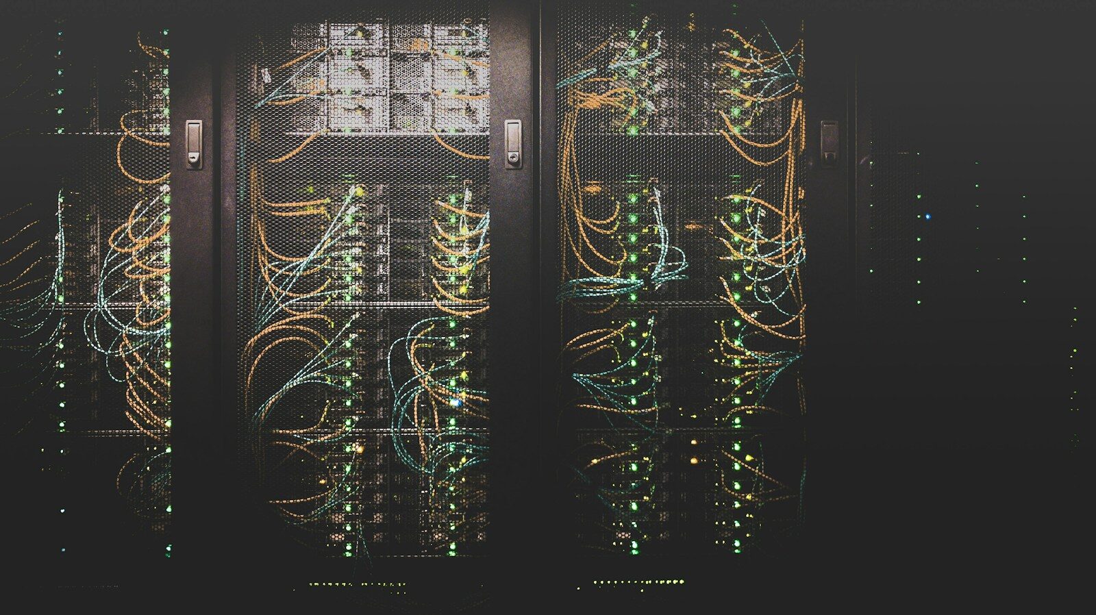 Salle de serveurs d'un centre de données, infrastructure au cœur de l'IPO Anthropic